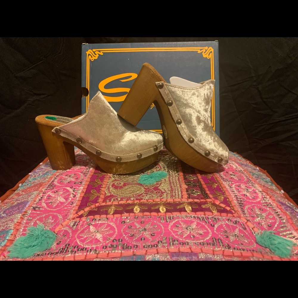 Vantage butter velvet studded wooden clogs